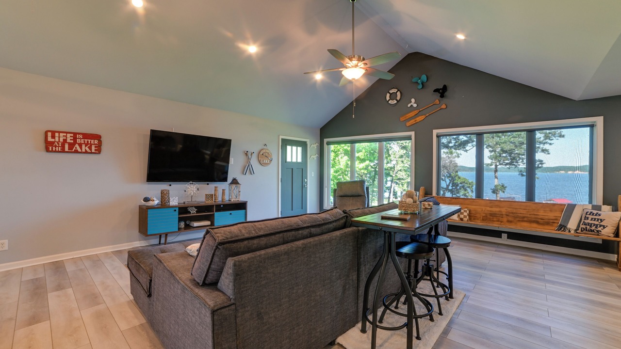 Photo of Livingroom in New Concord