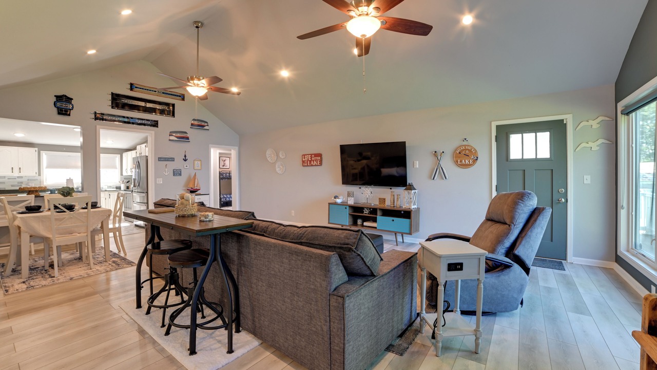 Photo of Livingroom in New Concord