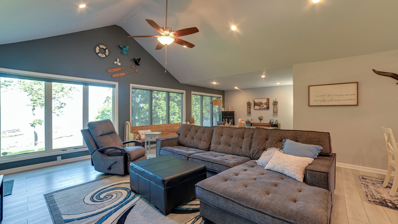 Photo of Livingroom in New Concord