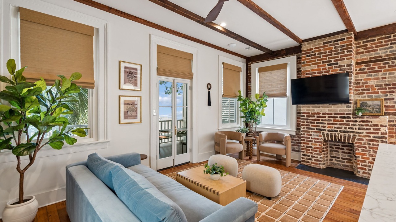 Photo of Livingroom in Charleston Historic District
