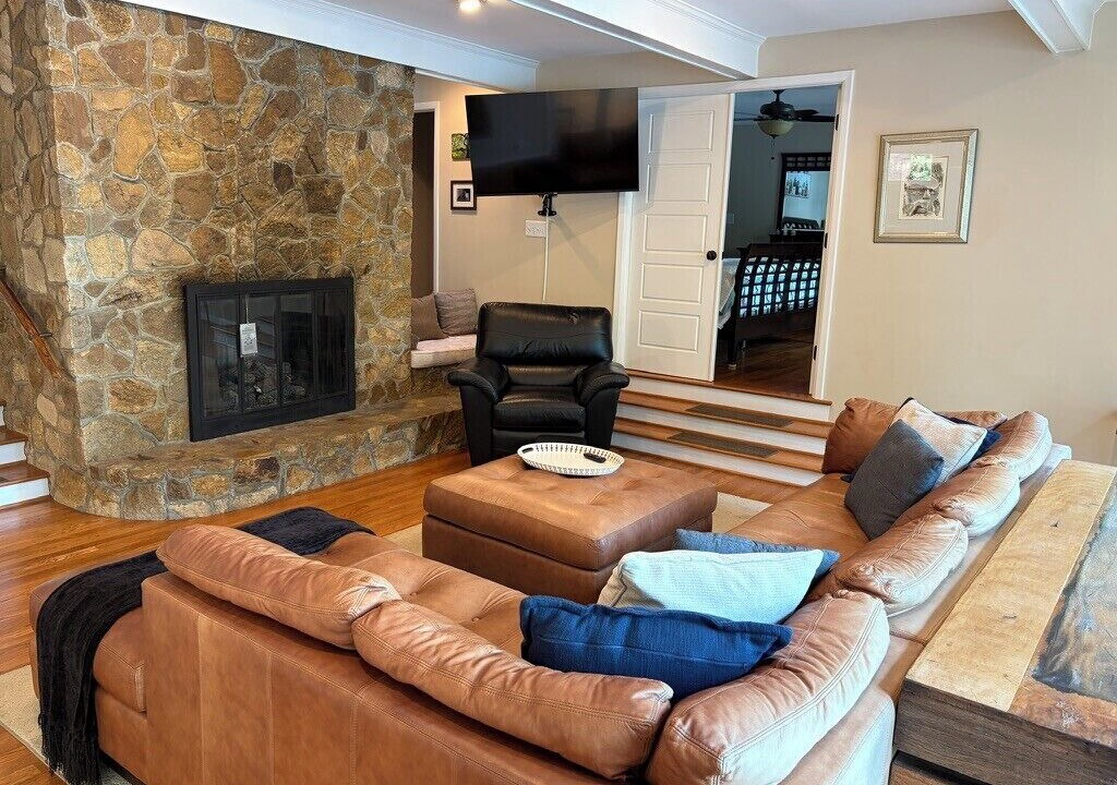 Photo of Livingroom in Jamestown