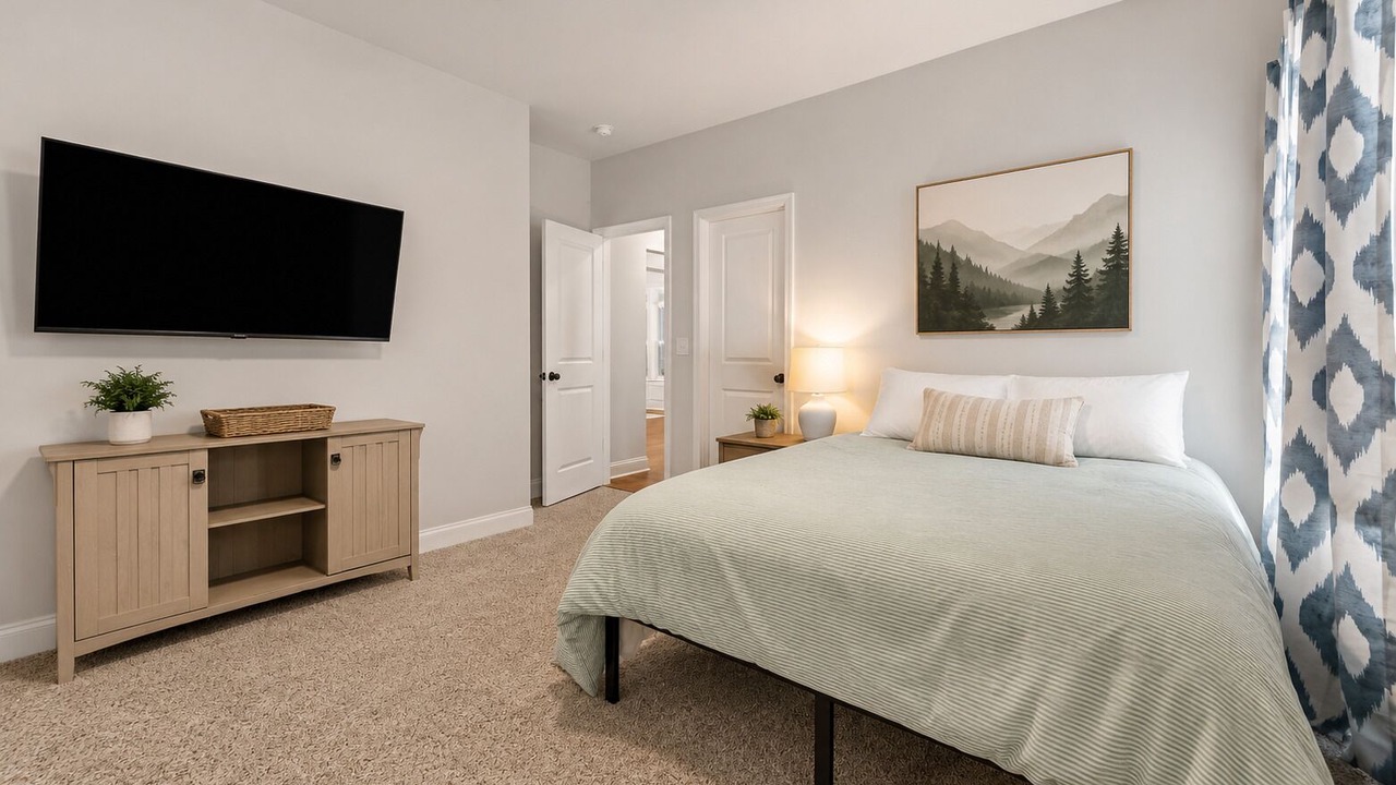 Photo of Bedroom in Seven Lakes