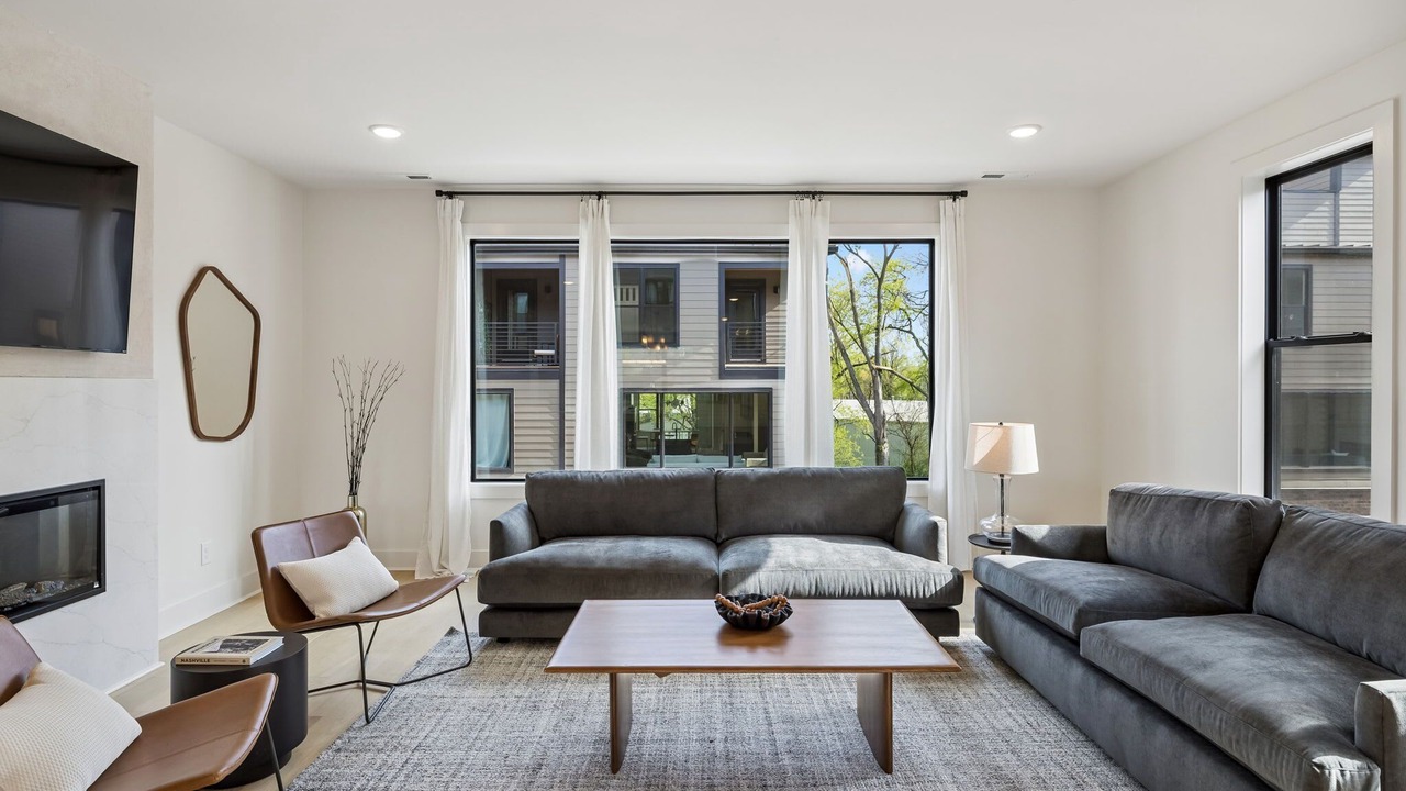 Photo of Livingroom in Hurwood Heights