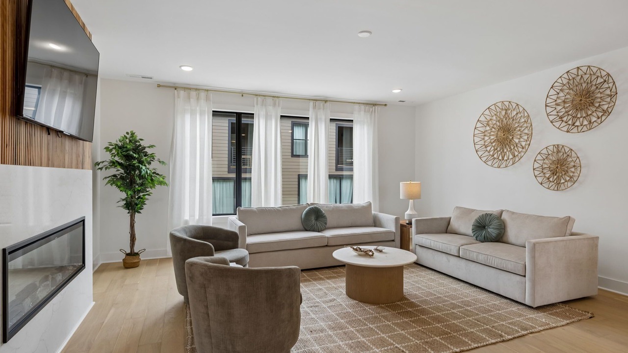 Photo of Livingroom in Hurwood Heights