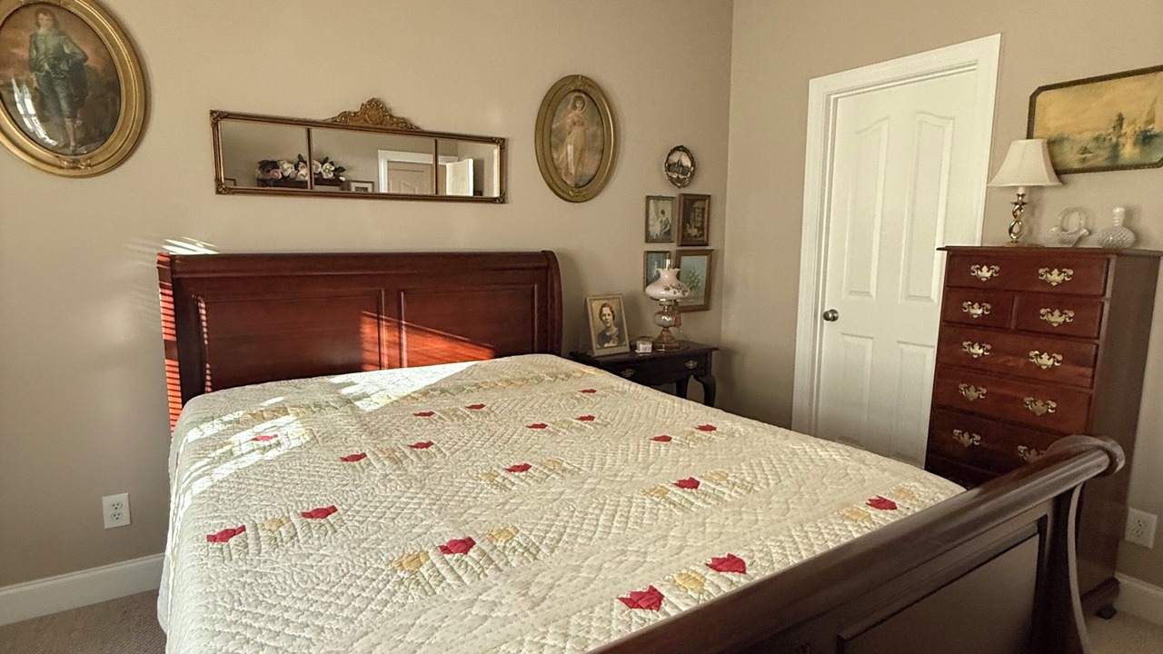 Photo of Bedroom in Dixon Springs