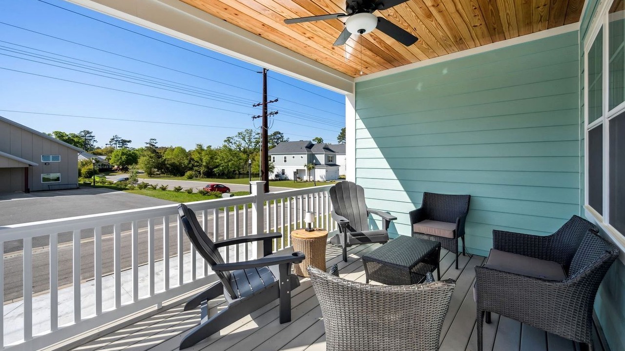 Photo of Patio Balcony in North Litchfield Beach