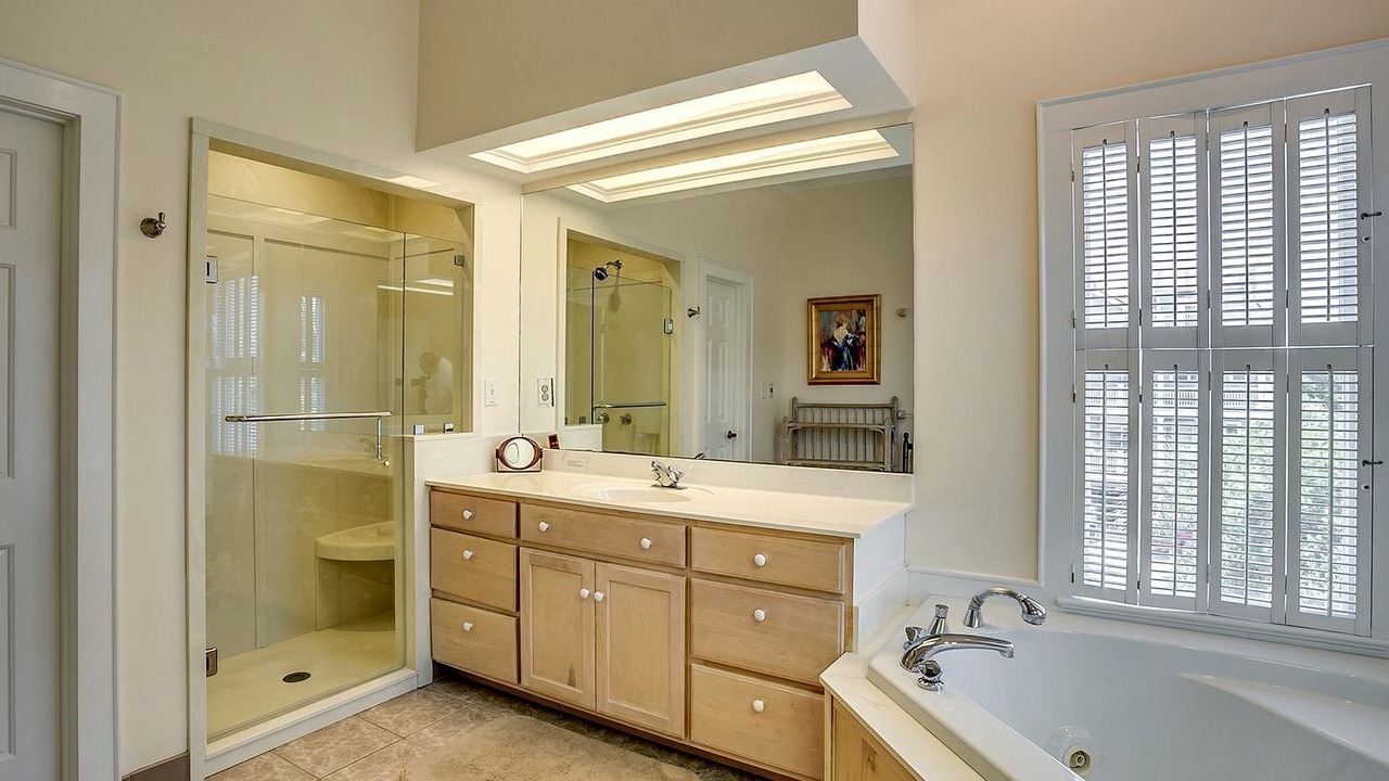 Photo of Bathroom in Debordieu Colony