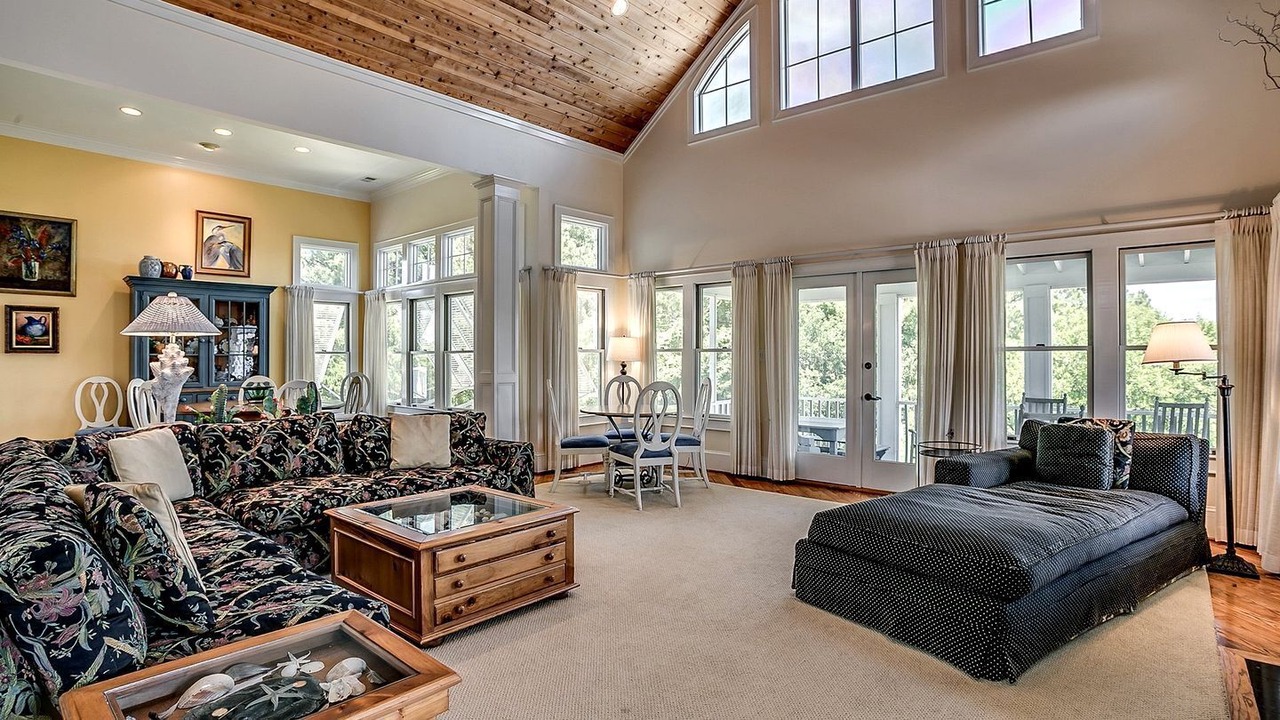 Photo of Livingroom in Debordieu Colony