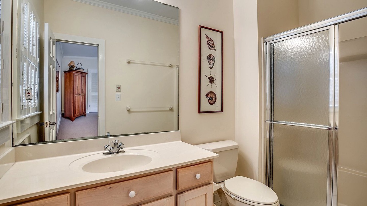 Photo of Bathroom in Debordieu Colony