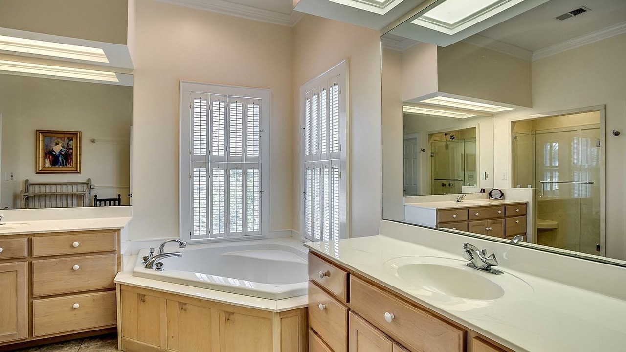 Photo of Bathroom in Debordieu Colony