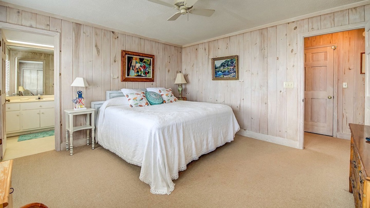 Photo of Bedroom in Debordieu Colony