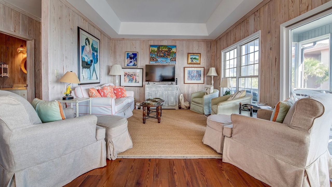 Photo of Livingroom in Debordieu Colony