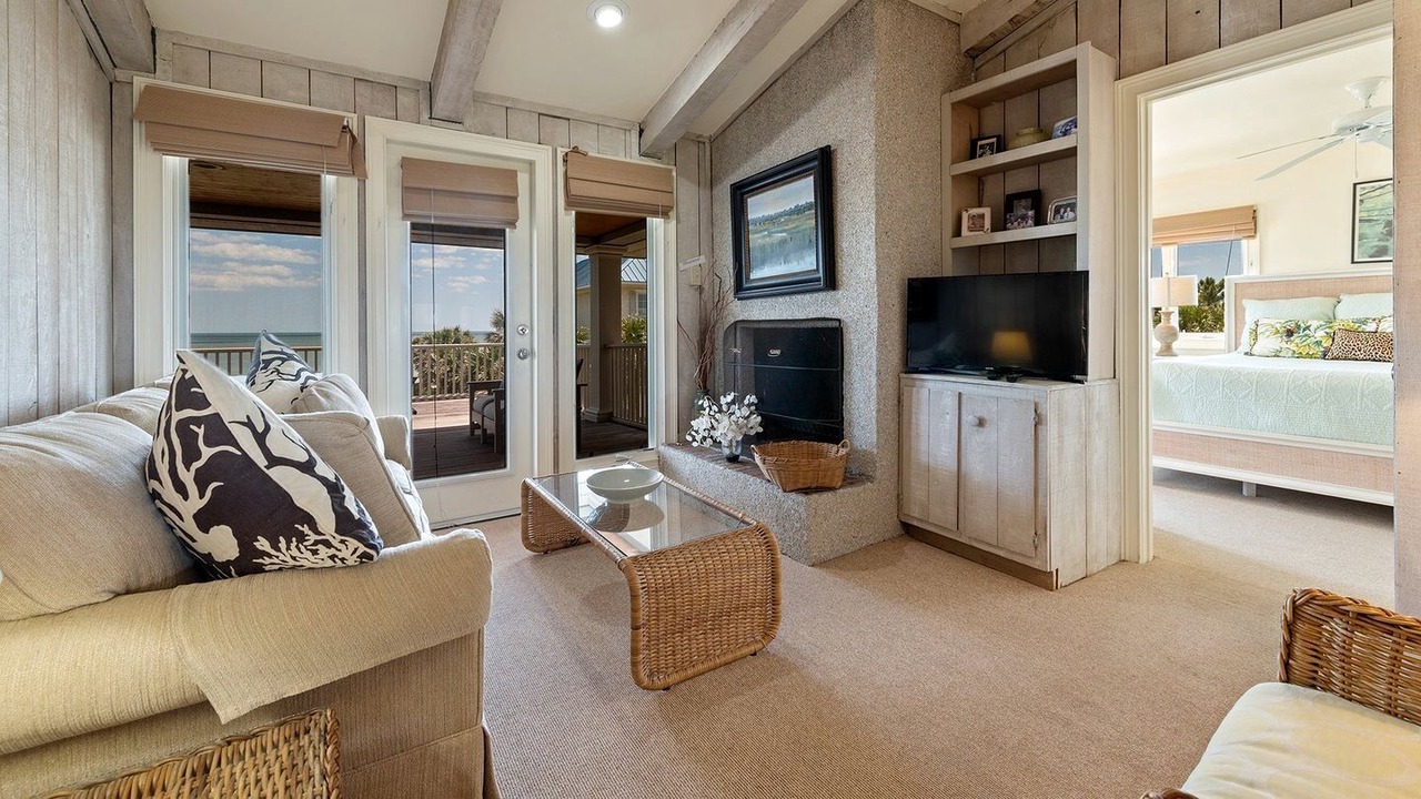 Photo of Livingroom in Debordieu Colony
