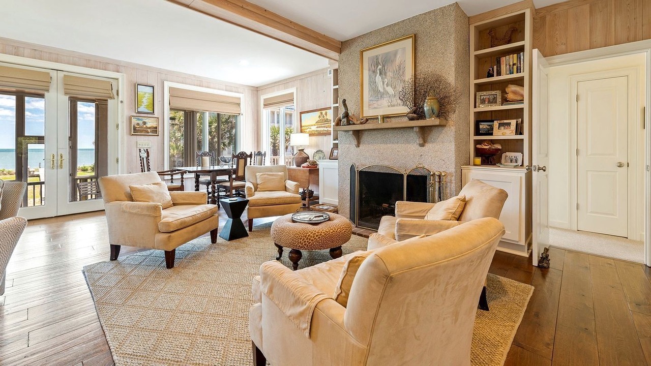 Photo of Livingroom in Debordieu Colony