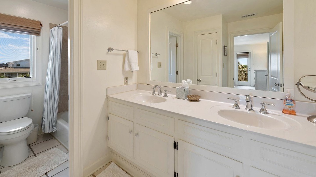 Photo of Bathroom in Debordieu Colony