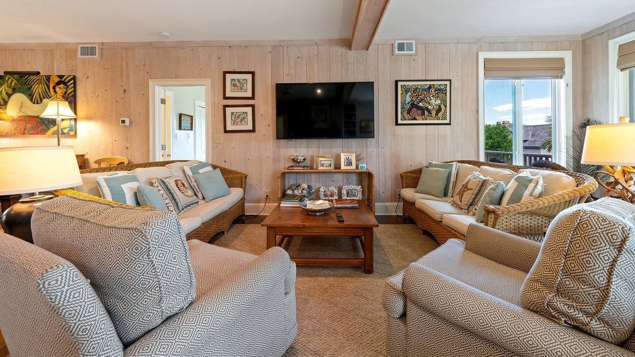 Photo of Livingroom in Debordieu Colony