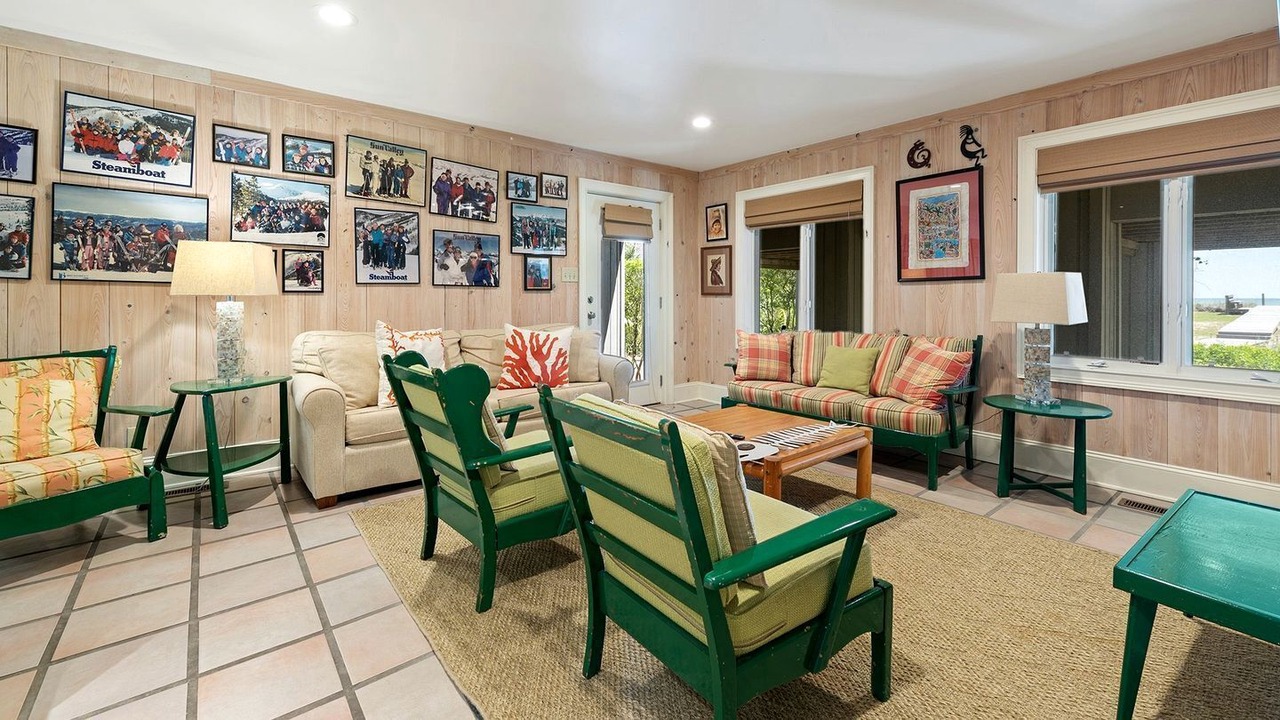 Photo of Livingroom in Debordieu Colony