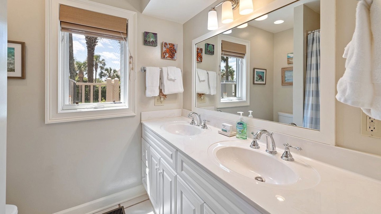 Photo of Bathroom in Debordieu Colony