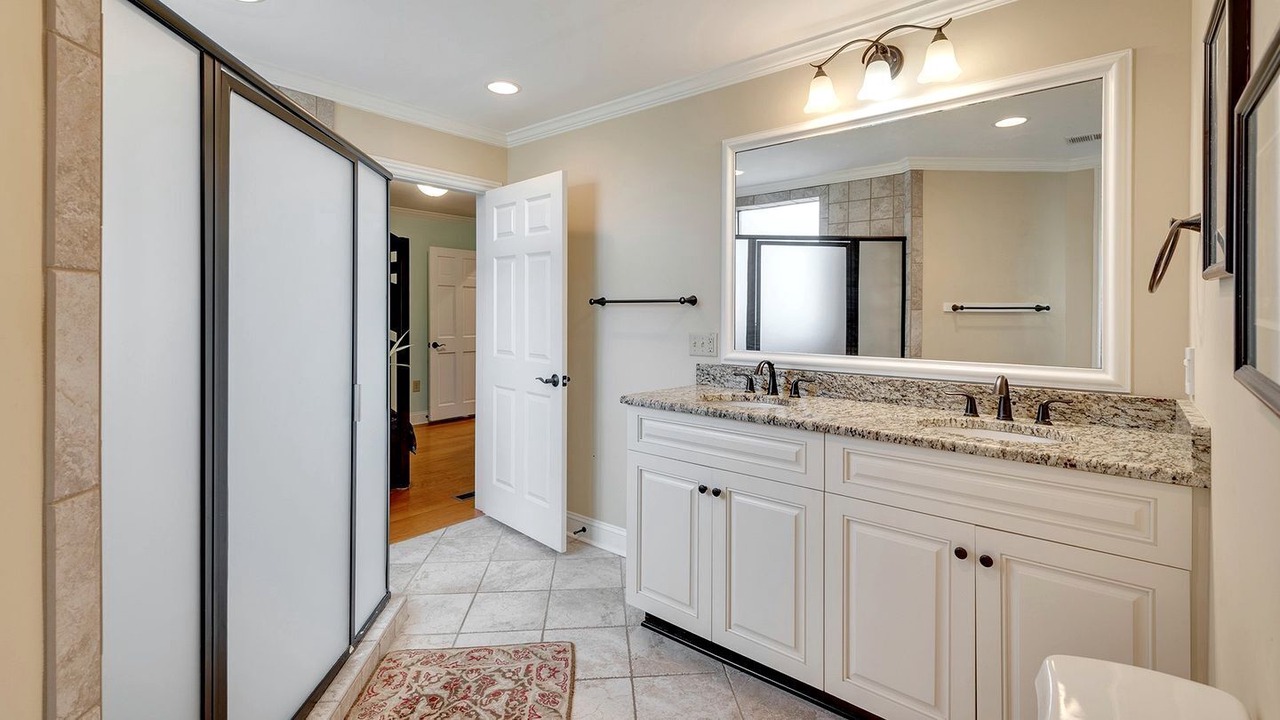 Photo of Bathroom in Debordieu Colony