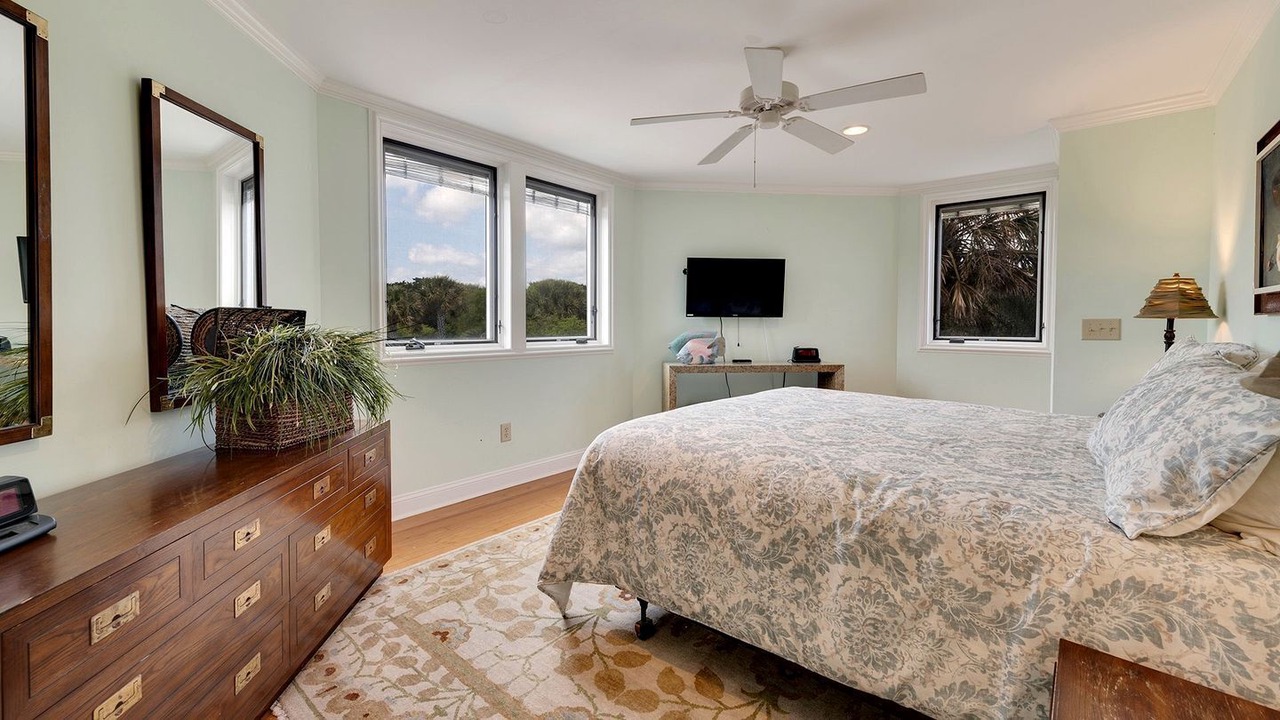 Photo of Bedroom in Debordieu Colony