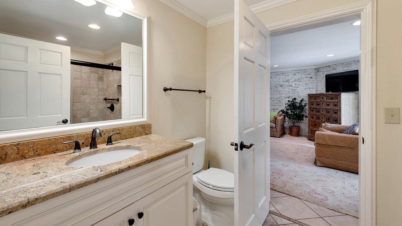 Photo of Bathroom in Debordieu Colony