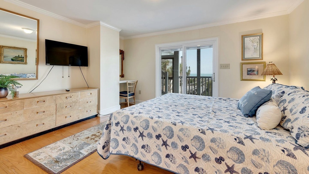 Photo of Bedroom in Debordieu Colony