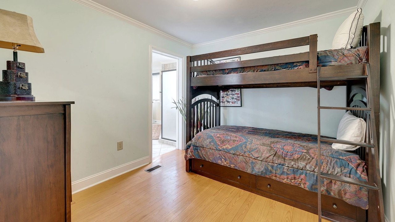 Photo of Bedroom in Debordieu Colony