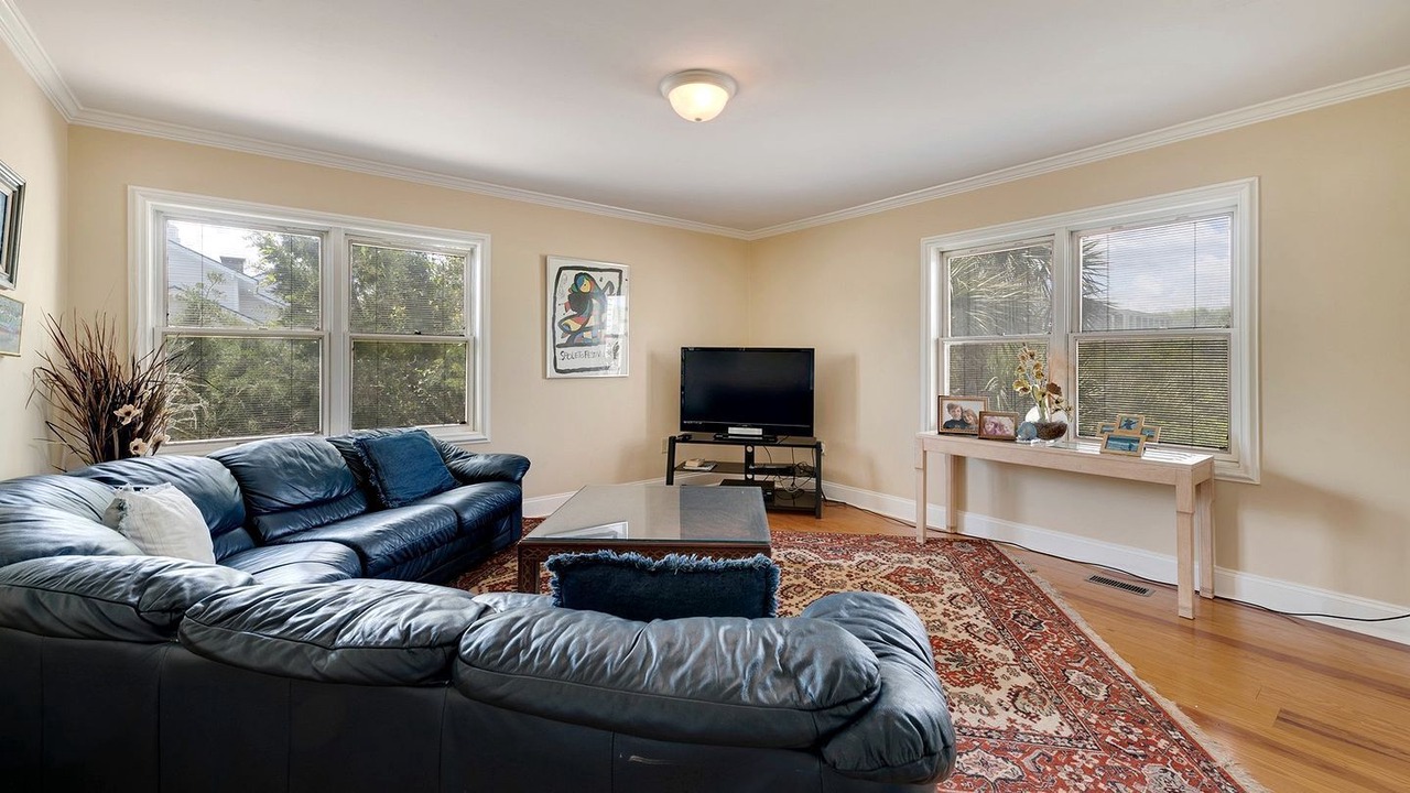 Photo of Livingroom in Debordieu Colony