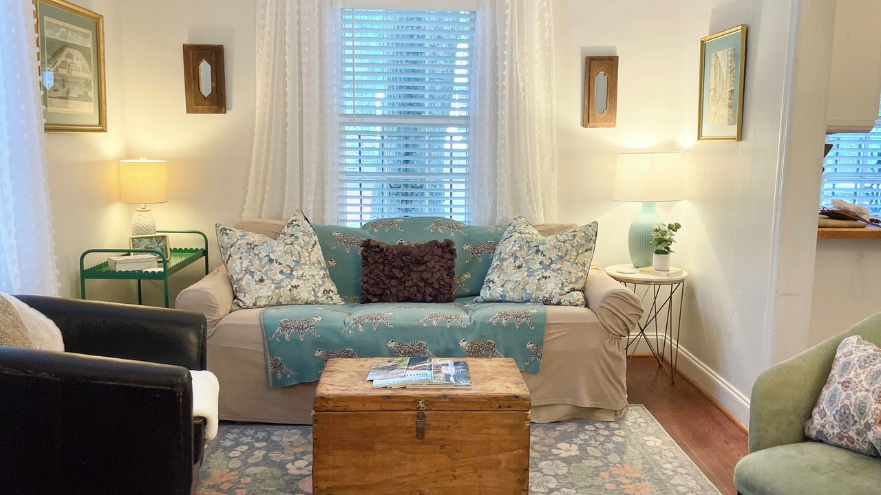 Photo of Livingroom in Old West Broad Neighborhood