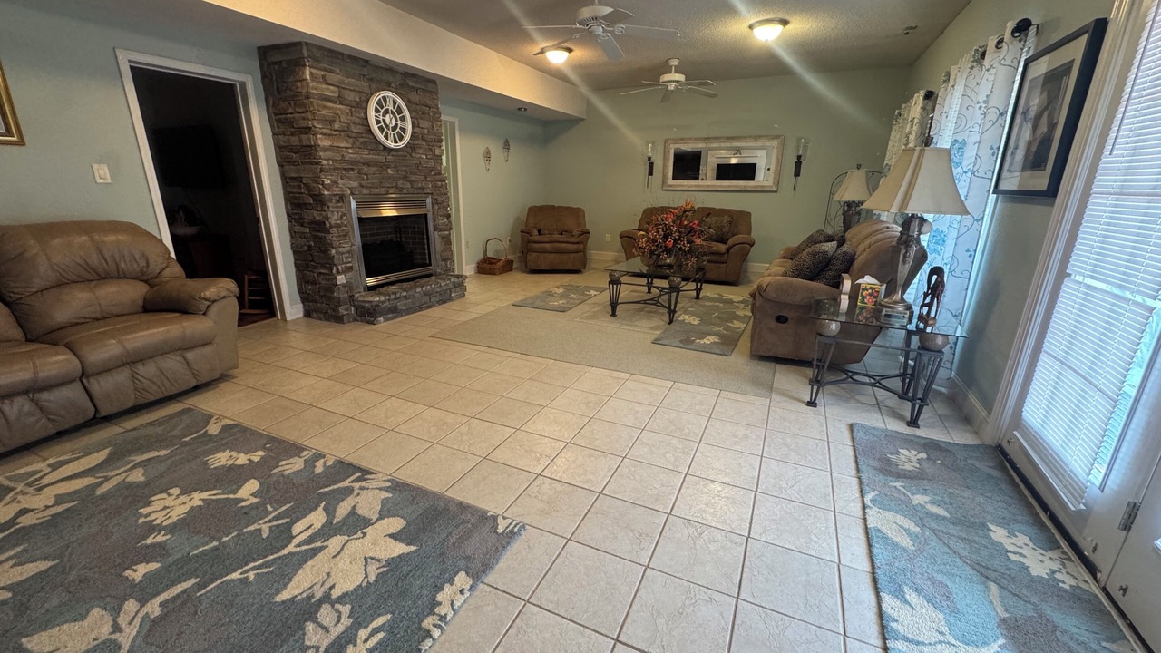 Photo of Livingroom in Roanoke Rapids