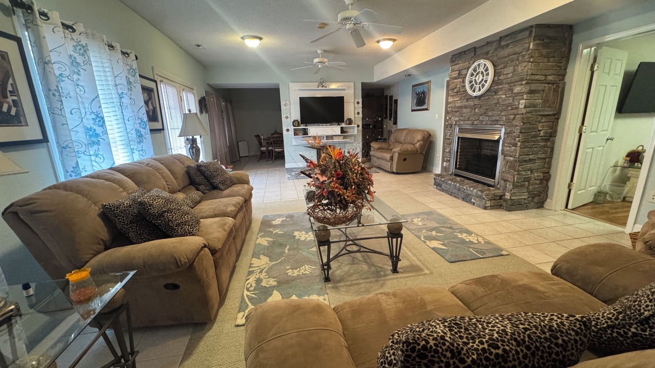 Photo of Livingroom in Roanoke Rapids