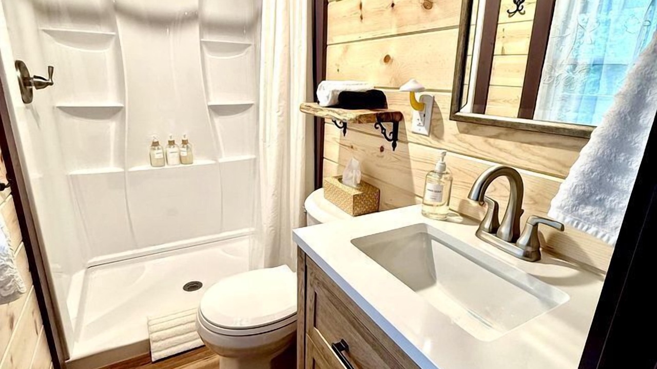 Photo of Bathroom in Laurel Ridge