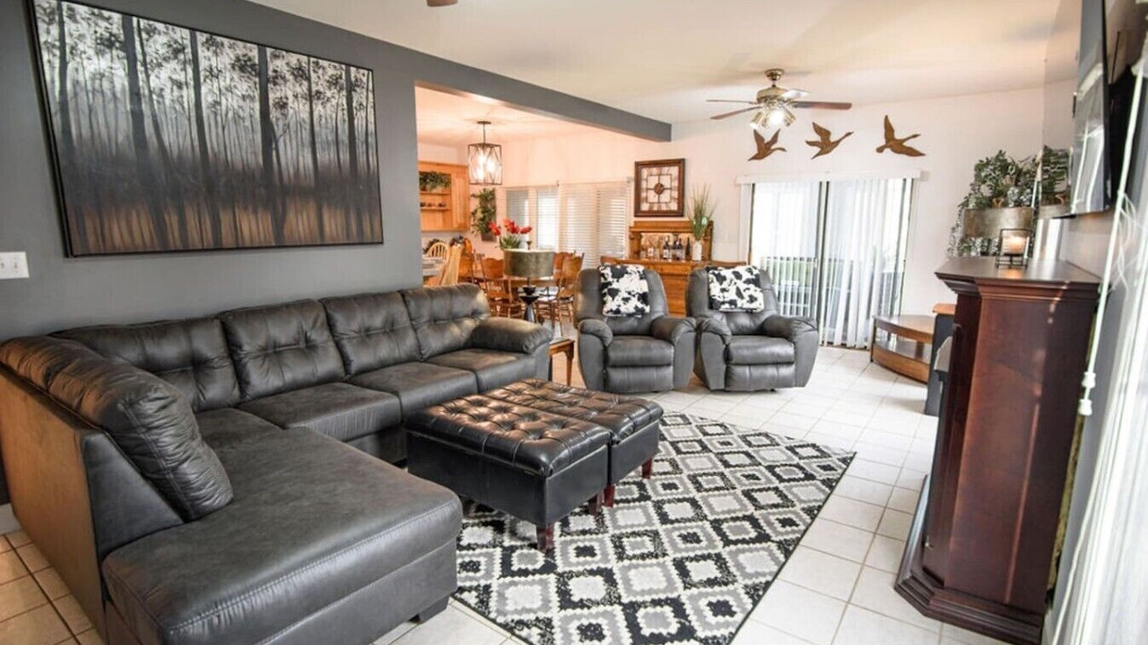 Photo of Livingroom in Westlake Corner