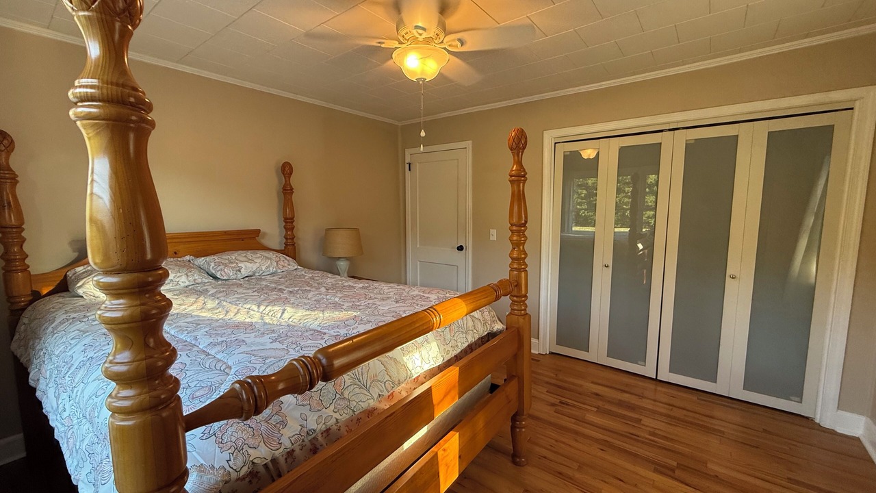 Photo of Bedroom in Ether