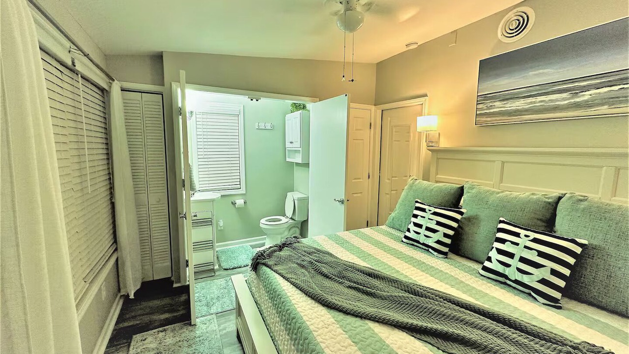 Photo of Bedroom in McCutcheon Field