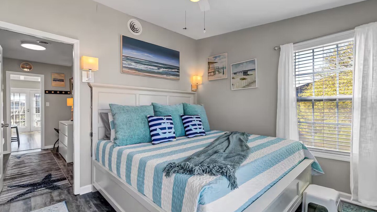Photo of Bedroom in McCutcheon Field