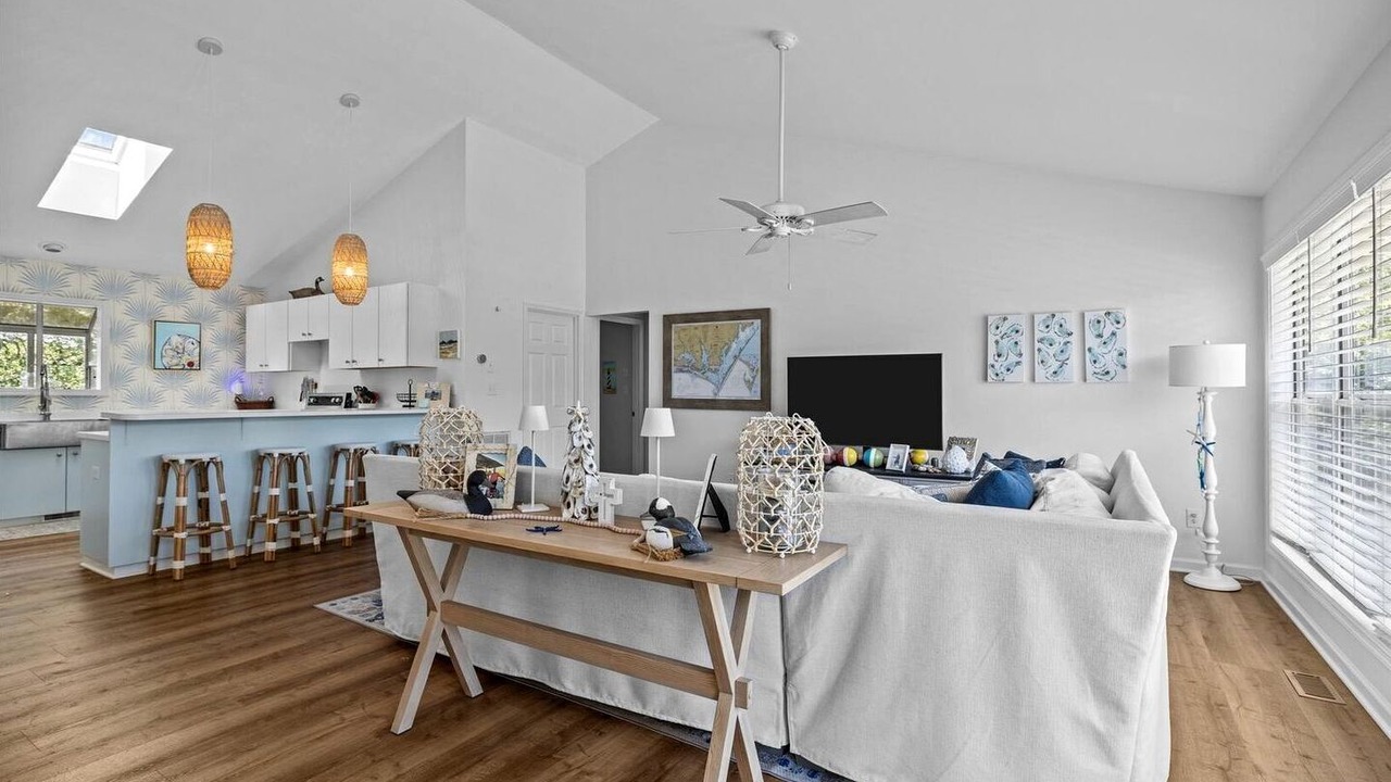 Photo of Livingroom in Atlantic Beach