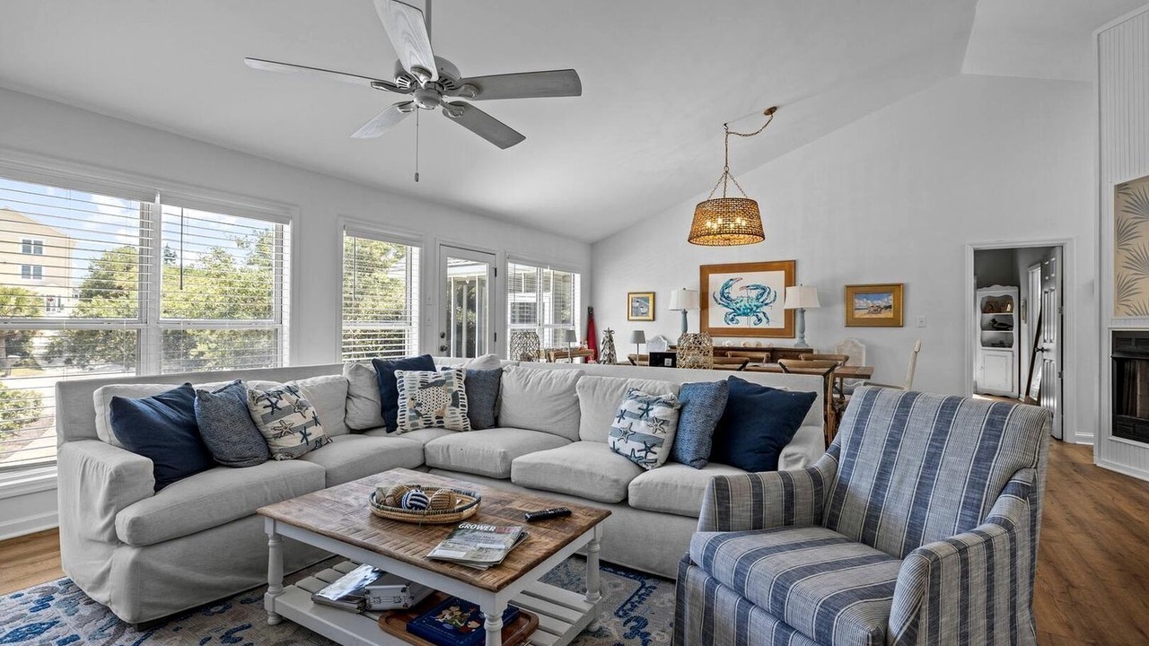 Photo of Livingroom in Atlantic Beach