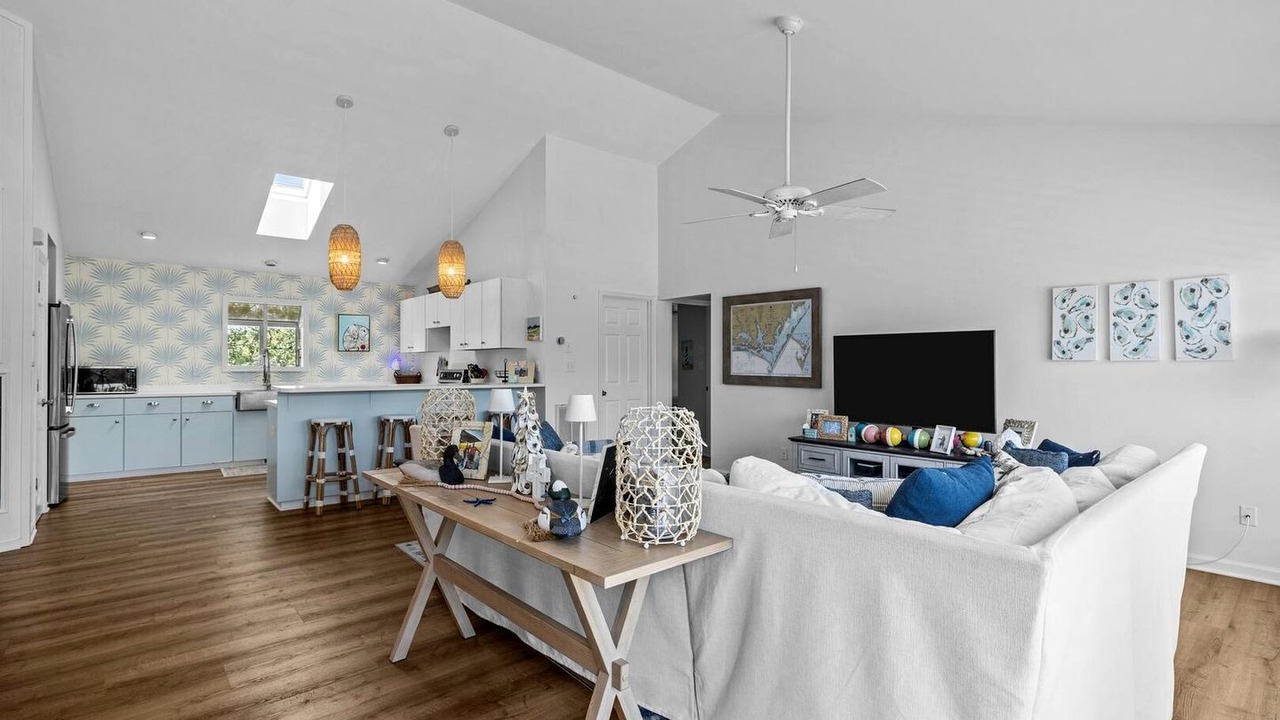 Photo of Livingroom in Atlantic Beach