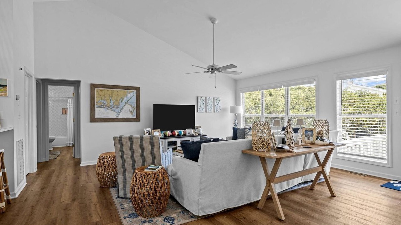 Photo of Livingroom in Atlantic Beach