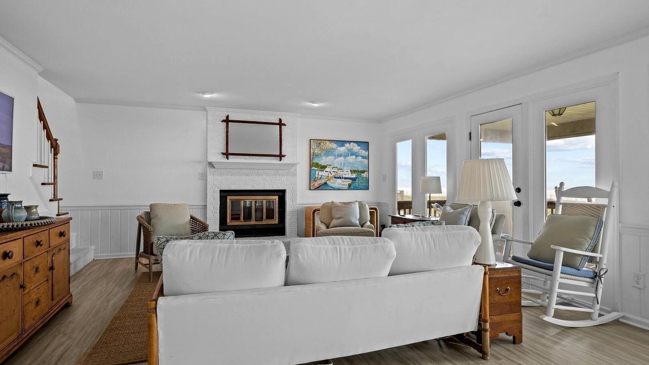 Photo of Livingroom in Atlantic Beach