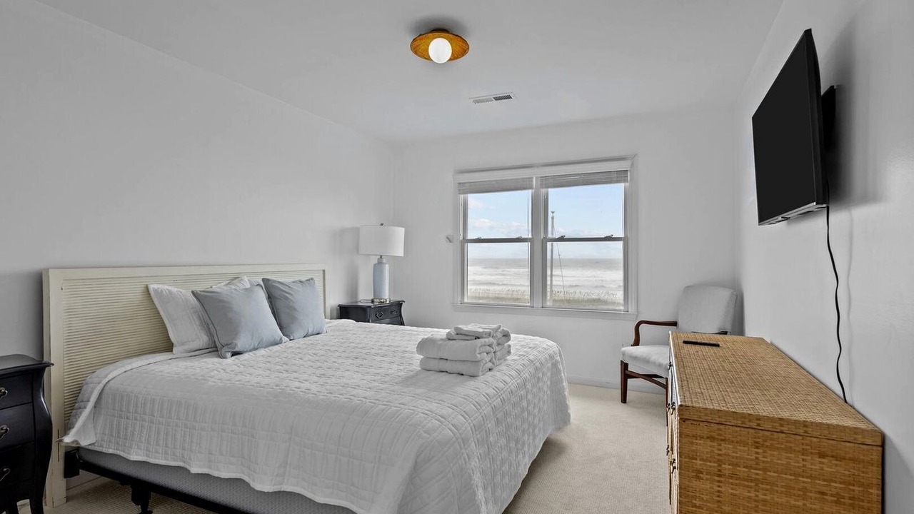 Photo of Bedroom in Atlantic Beach