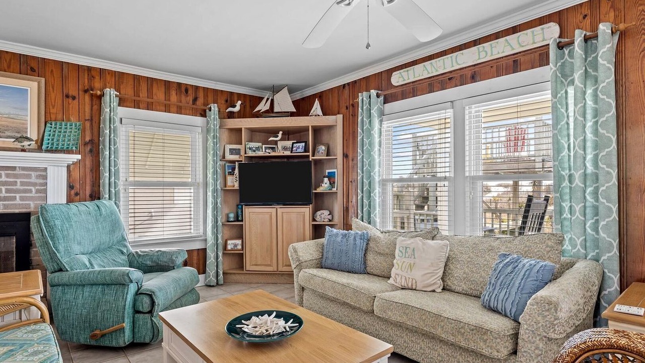 Photo of Livingroom in Atlantic Beach