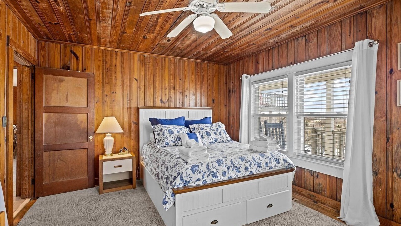 Photo of Bedroom in Atlantic Beach