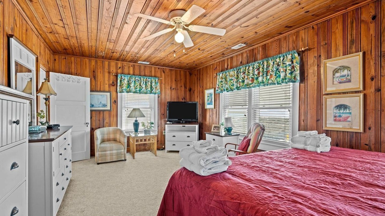 Photo of Bedroom in Atlantic Beach