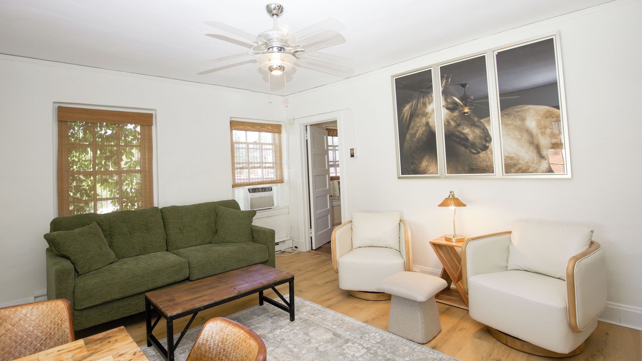 Photo of Livingroom in Downtown