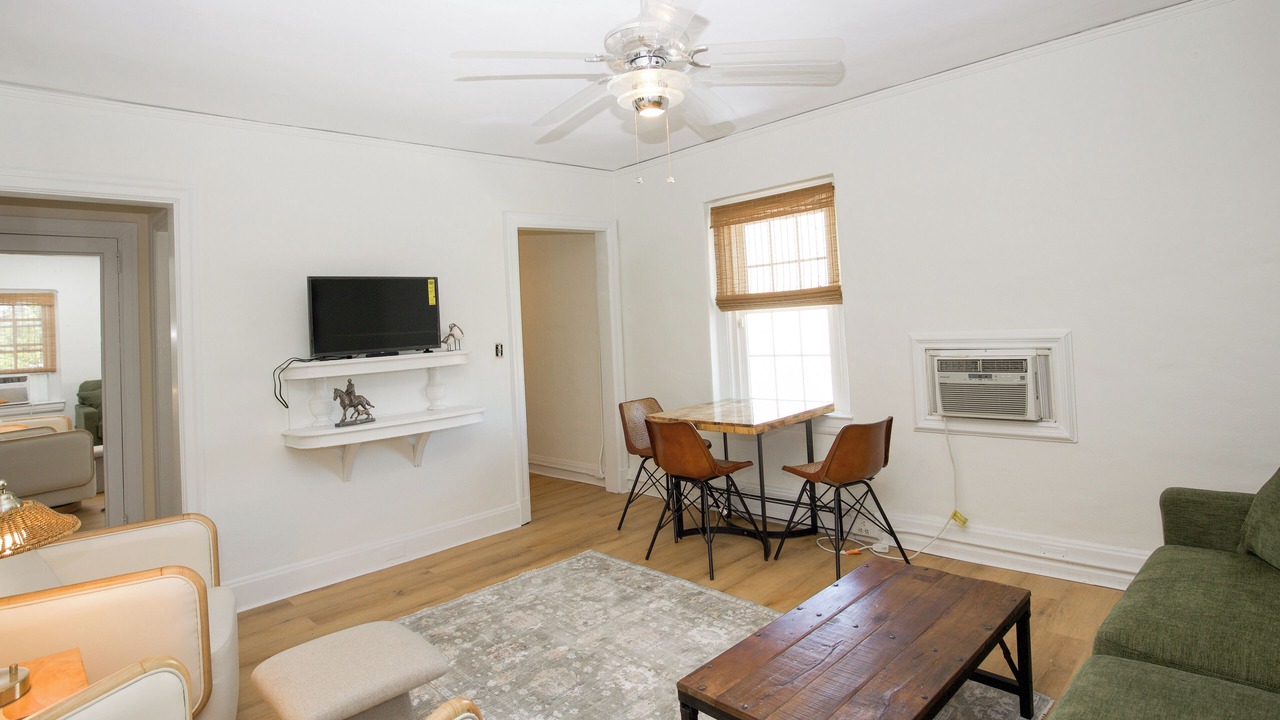 Photo of Livingroom in Downtown