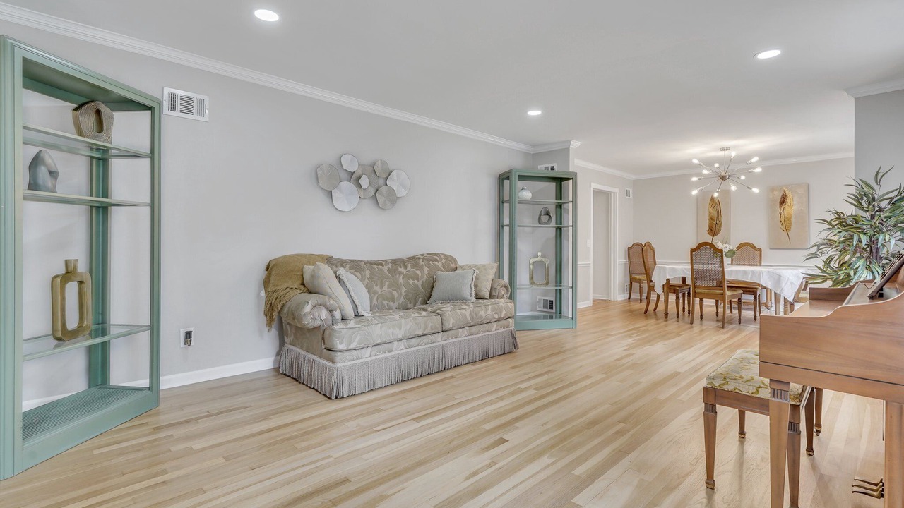 Photo of Livingroom in Midtown