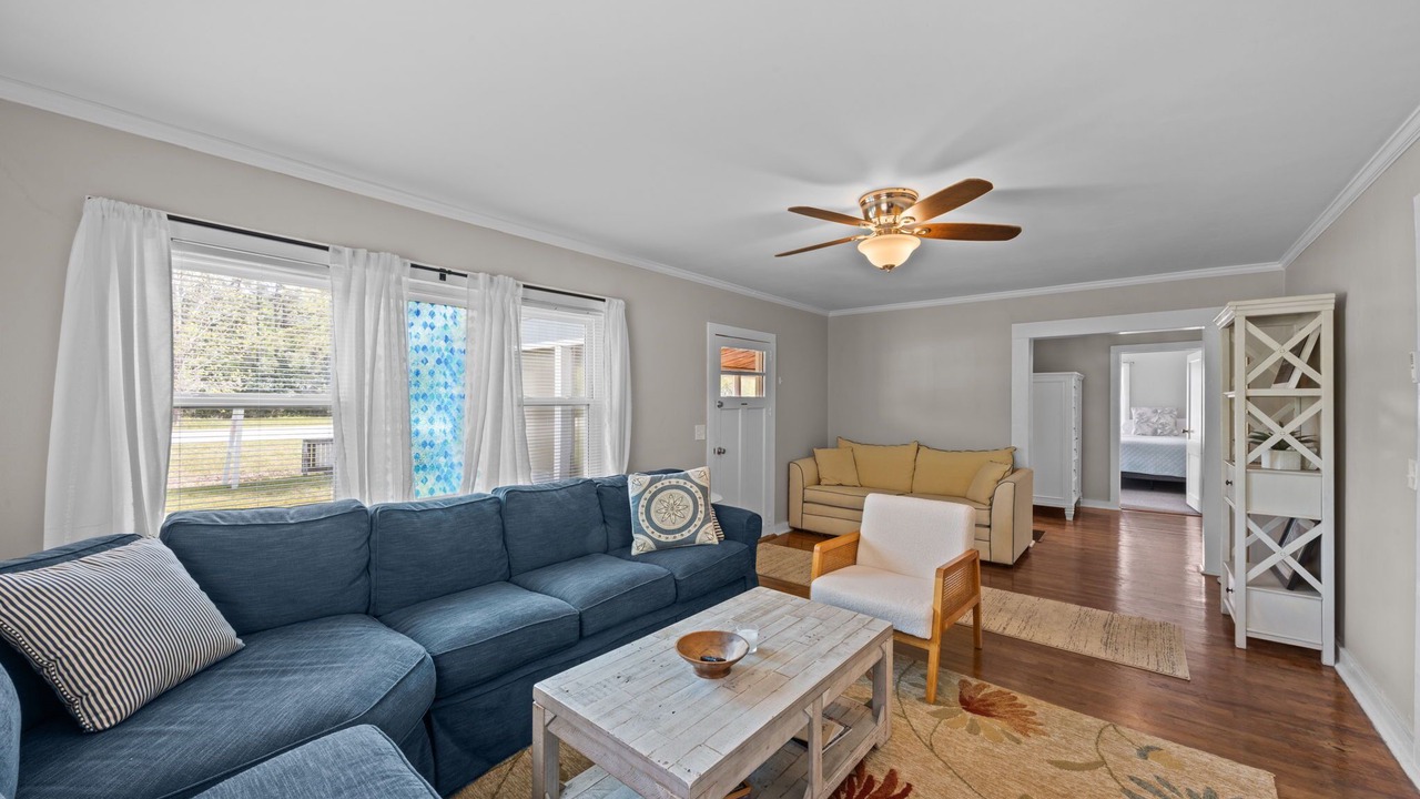 Photo of Livingroom in Oriental