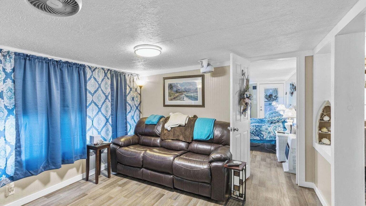 Photo of Livingroom in Merritt
